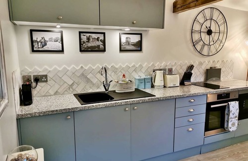 Abergavenny House | Relaxing Retreat with Hot Tub in The Stables - Rated 9.8