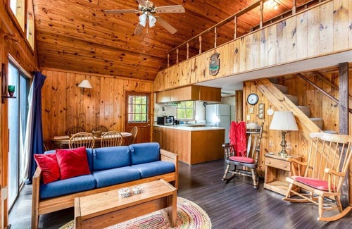 Berkeley Springs Cabin | Relaxing Chalet Cabin with Hot Tub, Deck & Fire Pit