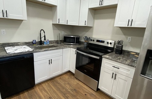 Hatfield House | Mountain Retreat: 2 Bed Cabin with Hot Tub Near Mena