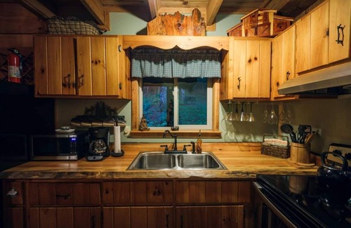 Epworth Cabin | Secluded Mountain Retreat with Hot Tub & Family-Friendly Vibes