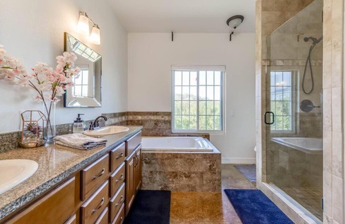 Dripping Springs House | Relaxing Hot Tub with Scenic Views near West Austin