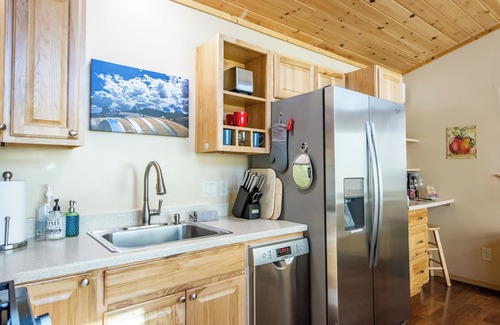 Cornville Cottage | Hot Tub, Pool, King Bed, Views, Easy Access to Sedona! @ Stargazer Cottage!