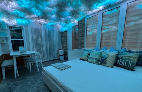Grand Bend Cottage | Hot Tub/Pool Table/Air Hockey/Theatre Room In Grand Bend Beach Town