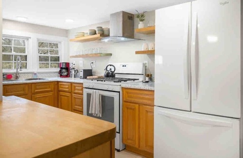 Trumansburg Cottage | Perfect Harmony House: Near Cornell with Spa & Hot Tub