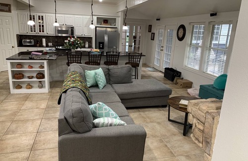 Garland House | Unwind at a Modern Country Oasis with Hot Tub & Lake Views