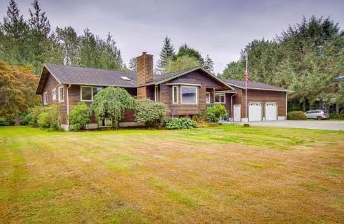 Startup House | Riverside Retreat with Deck, Perfect for Families & Pets!