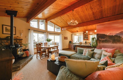 Twain Harte Cabin | Top-Rated Twain Harte Cabin with Hot Tub & Scenic Views