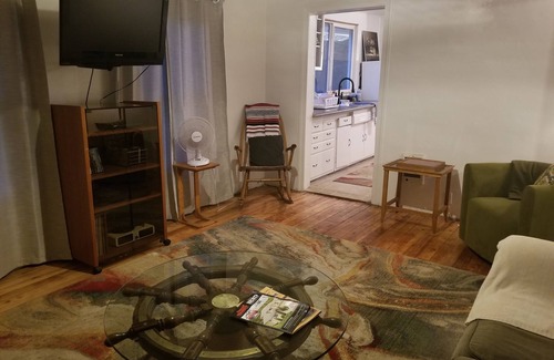 Oakridge Cottage | Riverside Retreat: Pet Friendly with Spa & Hot Tub Access