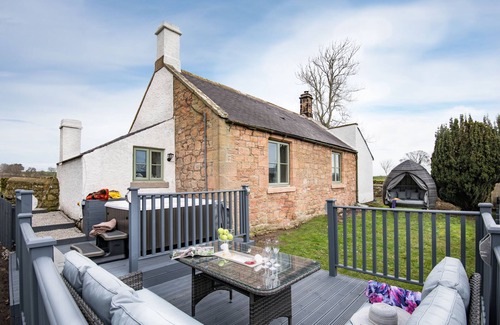 Chatton Cottage | Relaxing Retreat with Hot Tub, Spa Garden & Log Burner