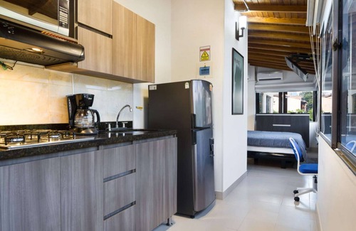 El Tesoro Apartment | Top-Rated Hot Tub Studio Near Calle 10 with King Bed