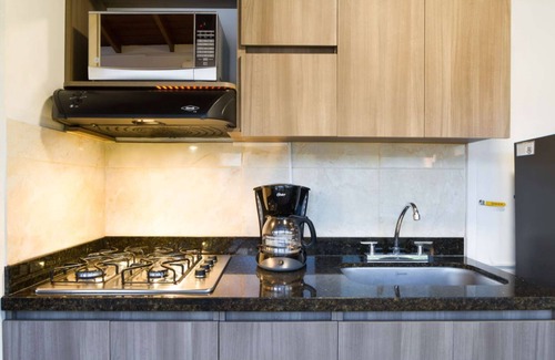El Tesoro Apartment | Top-Rated Hot Tub Studio Near Calle 10 with King Bed