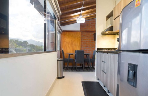 El Tesoro Apartment | Top-Rated Hot Tub Studio Near Calle 10 with King Bed