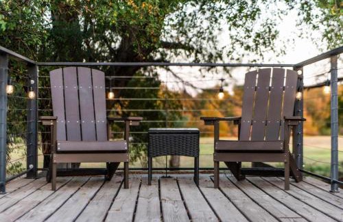 Waco House | Indulge in Relaxation at The Blue Ridge Container Home