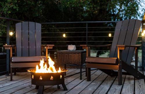 Waco House | Indulge in Relaxation at The Blue Ridge Container Home