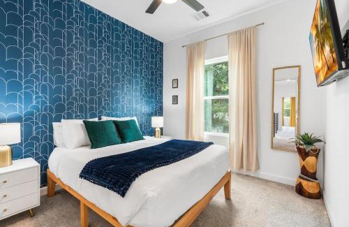 OST - South Union Apartment | Hot Tub, Theater, Near Med Center - NRG