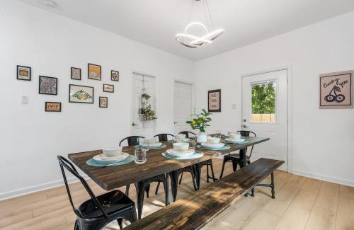 OST - South Union Apartment | Hot Tub, Theater, Near Med Center - NRG
