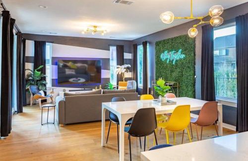 Govalle House | Relax at Hot Tub Time Machine - Clubhouse, Pet Friendly Stay