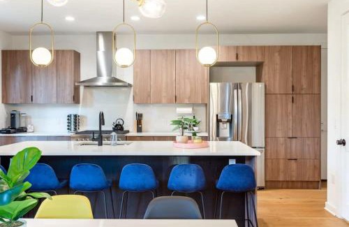 Govalle House | Relax at Hot Tub Time Machine - Clubhouse, Pet Friendly Stay