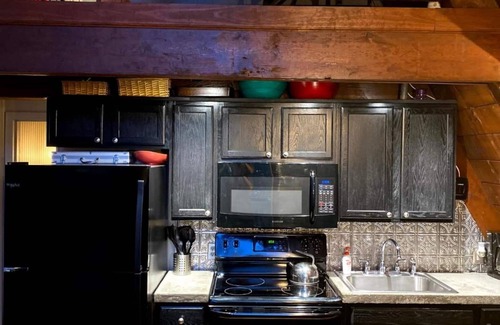 Wolf Laurel Cabin | Cozy A-Frame Cabin with Hot Tub Near Ski Resort