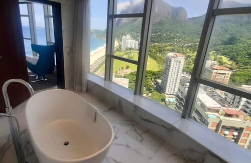 Sao Conrado Apartment | Beachfront Bliss at Hotel Nacional in São Conrado