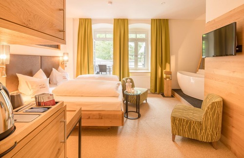 Bad Berneck im Fichtelgebirge Hotel | Hotel Hartl's Lindenmühle: Relax with Pool and Spa