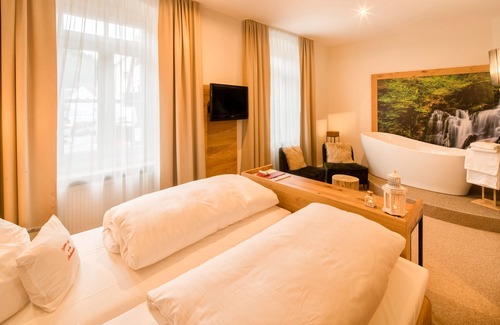 Bad Berneck im Fichtelgebirge Hotel | Hotel Hartl's Lindenmühle: Relax with Pool and Spa