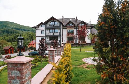 Transcarpathia Hotel | Top-Rated HOTEL Баймонт: Family-Friendly with Hot Tub