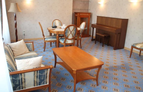 Khanty-Mansiysk Hotel | Inviting Hotel KTC Ugra-Classik with Wheelchair Access