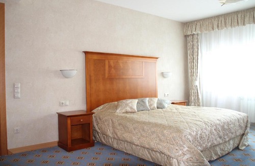 Khanty-Mansiysk Hotel | Inviting Hotel KTC Ugra-Classik with Wheelchair Access