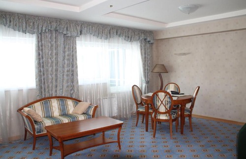 Khanty-Mansiysk Hotel | Inviting Hotel KTC Ugra-Classik with Wheelchair Access