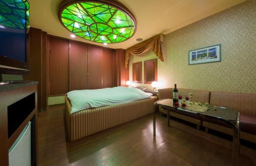 Himeji Hotel | Discover Comfort at Hotel ニャンだふる - Family Friendly Stay