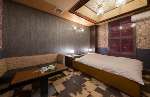 Himeji Hotel | Discover Comfort at Hotel ニャンだふる - Family Friendly Stay