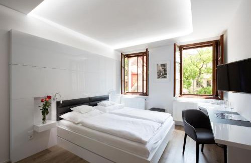 Pardubice Hotel | Highly Rated Hotel 100: Family-Friendly Dining Awaits