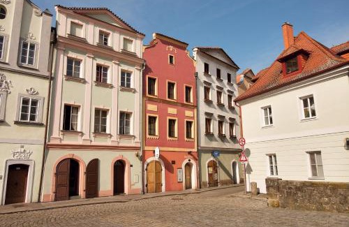 Pardubice Hotel | Highly Rated Hotel 100: Family-Friendly Dining Awaits