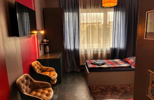 Glinde House | Budget-Friendly Hotel 108: Family and Wheelchair Accessible