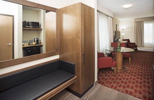 Calgary Hotel | Discover Hotel 11: Eco-Friendly with Pool & Spa Amenities