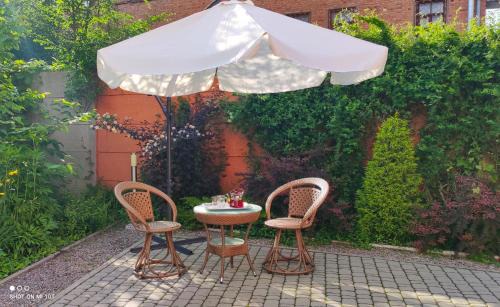 Dzerzhyns'kyi District Hotel | Discover Hotel 12: Pet-Friendly with Breakfast & Kitchen