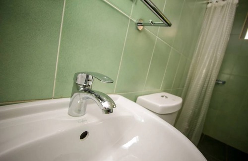 Jinja Hotel | Cozy Hotel for Two with On-Site Dining Options