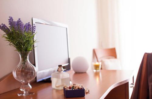Albisano Hotel | Pet-Friendly Hotel 2 Palme with Ocean View Dining