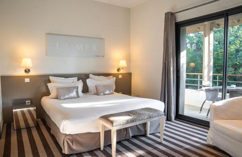 Soorts-Hossegor Hotel | Discover Hotel 202: Oceanfront Bliss with Pool Access