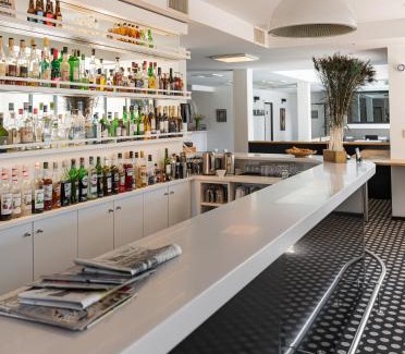 Soorts-Hossegor Hotel | Discover Hotel 202: Oceanfront Bliss with Pool Access