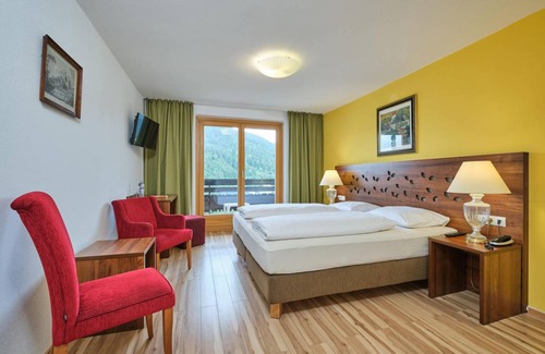 Filzmoos Hotel | Experience Comfort at Hotel Alpenkrone with Pool & Hot Tub
