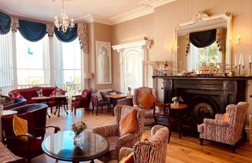 Dunmore East Hotel | Family-Friendly Hotel with Restaurant and Kitchen Amenities