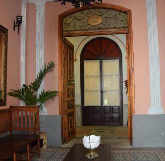 Moral de Calatrava Hotel | Cozy Hotel Retreat for Family and Pet-Friendly Stays