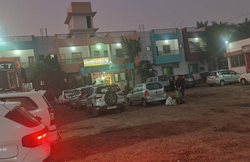 Ahmednagar Hotel | Explore Comfort at Hotel Ganpati and Lodging - 4-Star Stay
