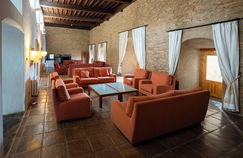 Garrovillas de Alconetar Hotel | Relax at Hospederia Puente de Alconétar - 4-Star Retreat