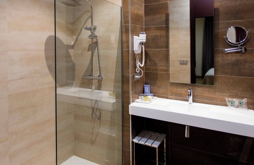 Garrovillas de Alconetar Hotel | Relax at Hospederia Puente de Alconétar - 4-Star Retreat