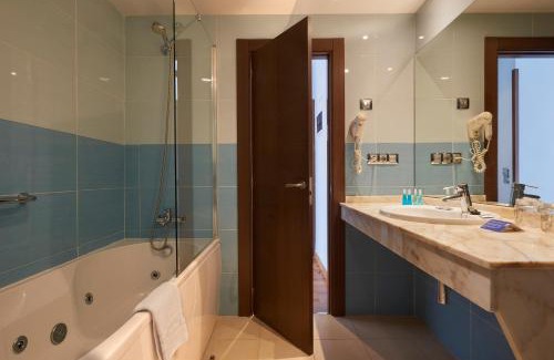 Aviles Hotel | Hotel La Serrana: Ideal for Families and Pet Lovers