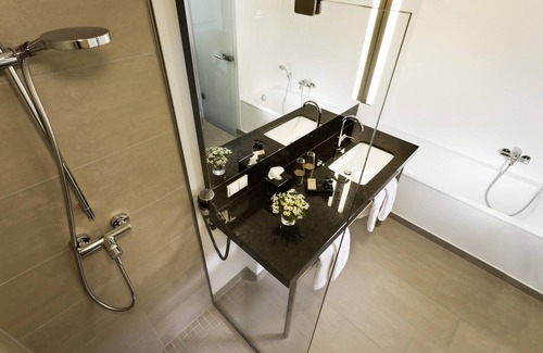 Petershausen-West Hotel | Discover Hotel 47°: Spa & Family-Friendly Stay Awaits