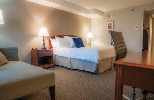 Halfway Hotel | Inviting Hotel 620 with Ocean Views and Hot Tub Amenities